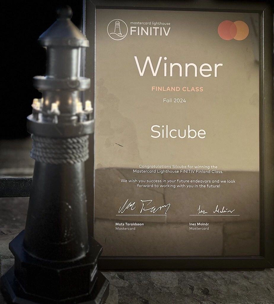 Silcube prize and badge of honor for country winners